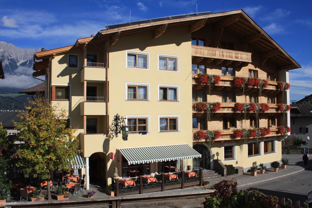 Hotel Rettenberg Kolsass エクステリア 写真